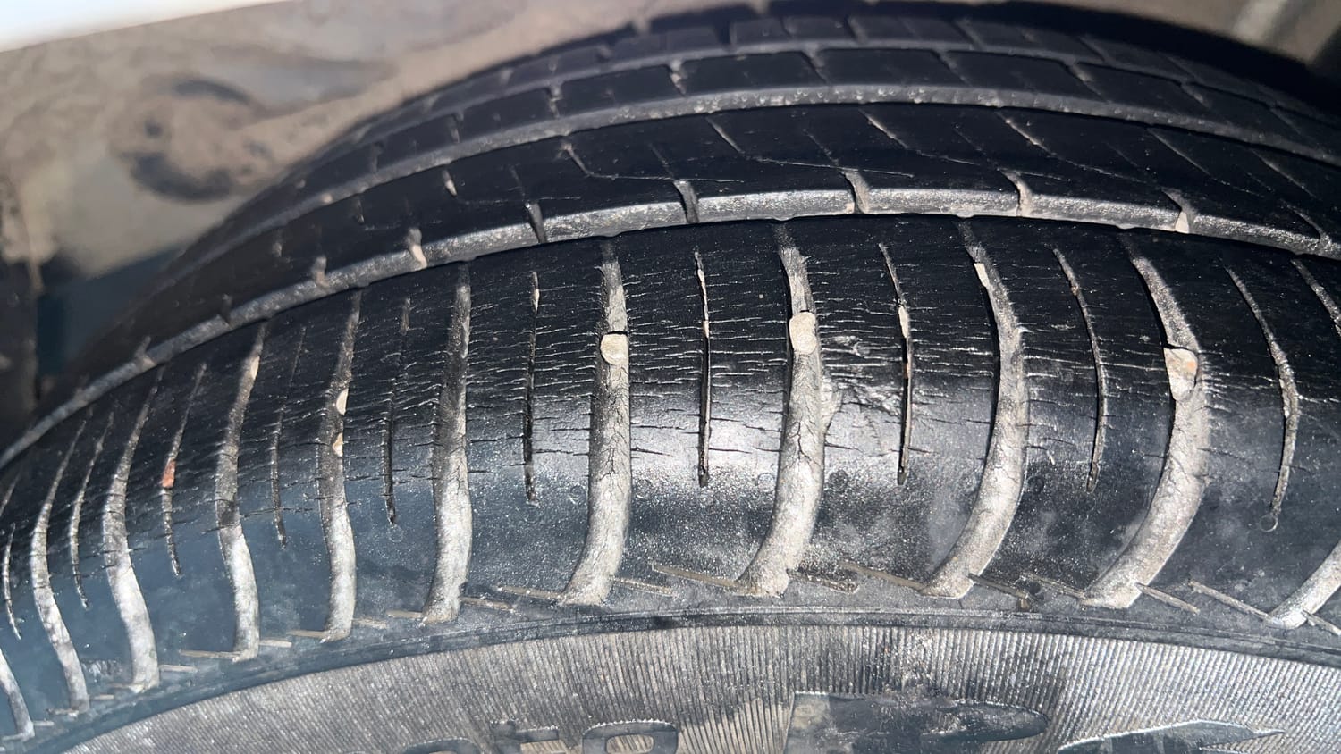Used 2015 Honda Amaze 1.2 S i-VTEC Petrol Manual tyres LEFT REAR TYRE TREAD VIEW