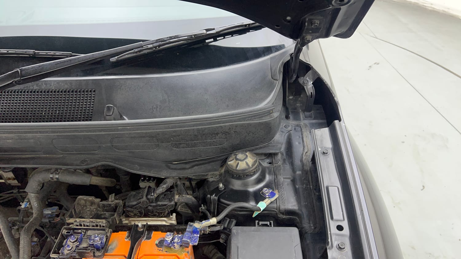 Used 2022 Hyundai Venue SX 1.2 Petrol Petrol Manual engine ENGINE LEFT SIDE HINGE & APRON VIEW