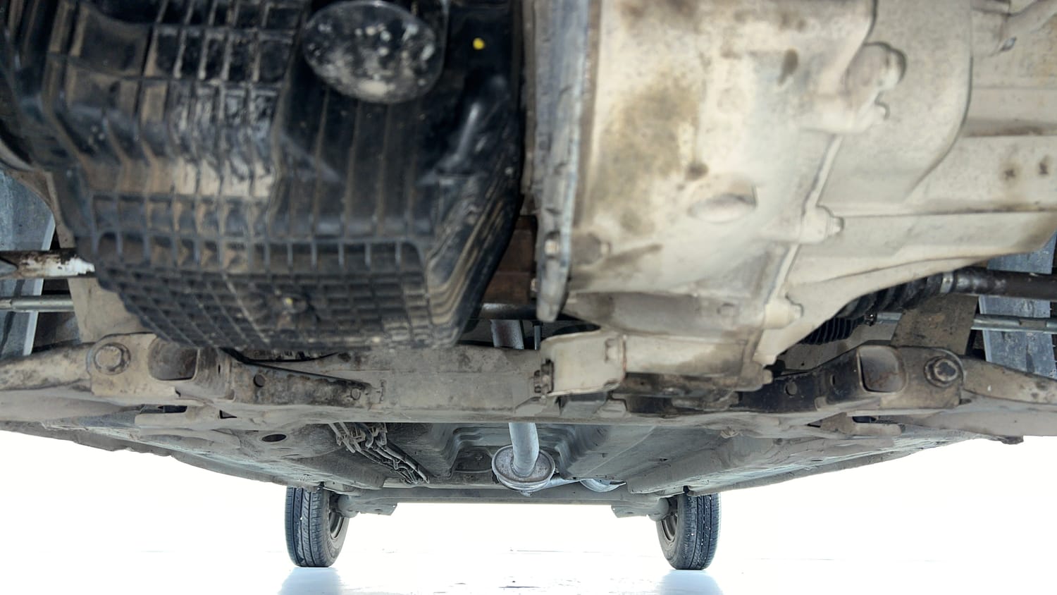 Used 2017 Renault Kwid 1.0 RXT Petrol Manual extra FRONT LEFT UNDERBODY VIEW