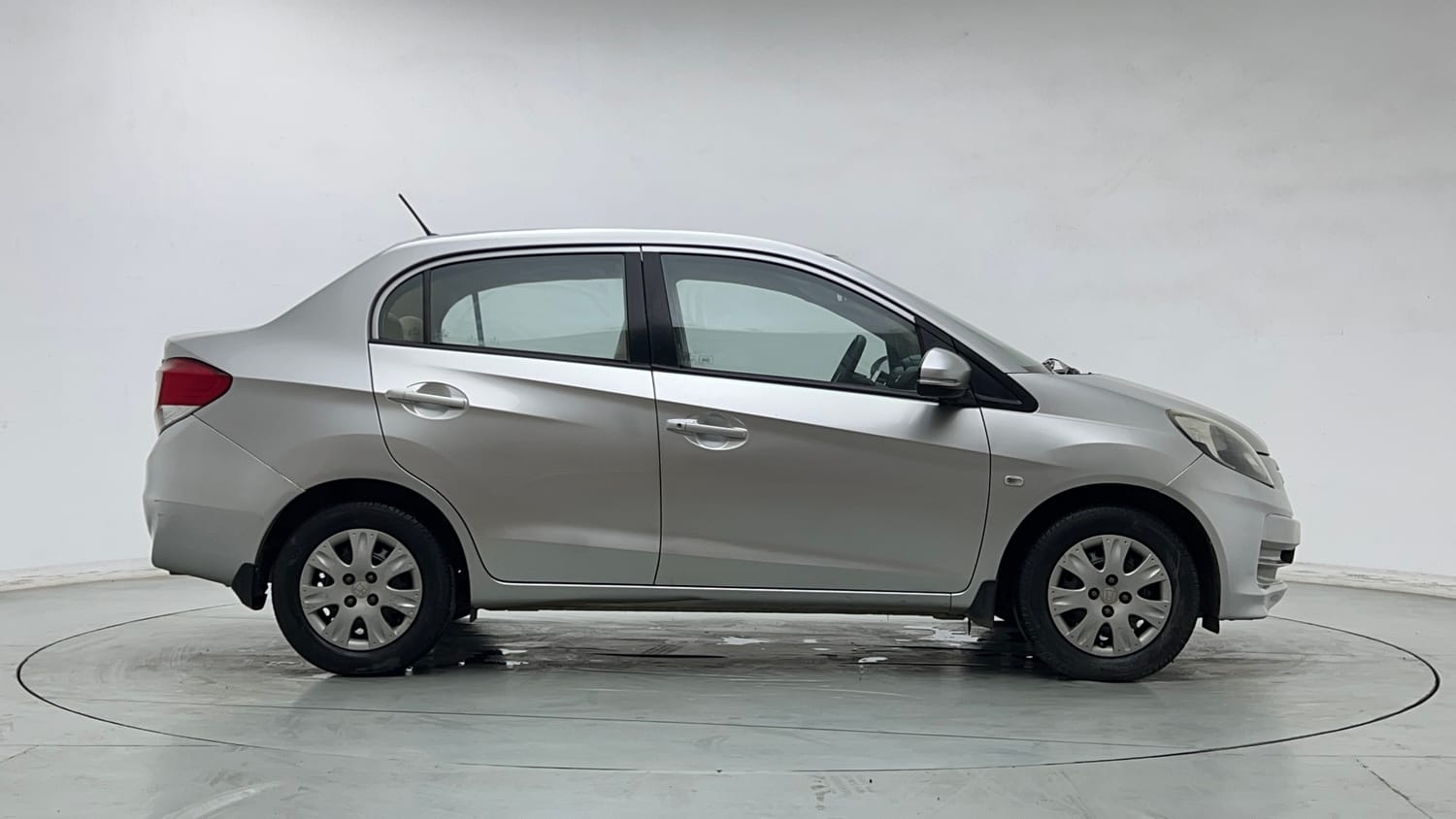 Used 2015 Honda Amaze 1.2 S i-VTEC Petrol Manual exterior RIGHT SIDE VIEW