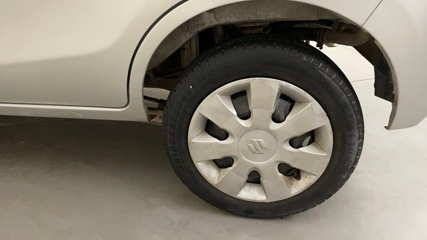 Used 2016 Maruti Suzuki Alto K10 VXi AMT Petrol Automatic tyres LEFT REAR TYRE RIM VIEW