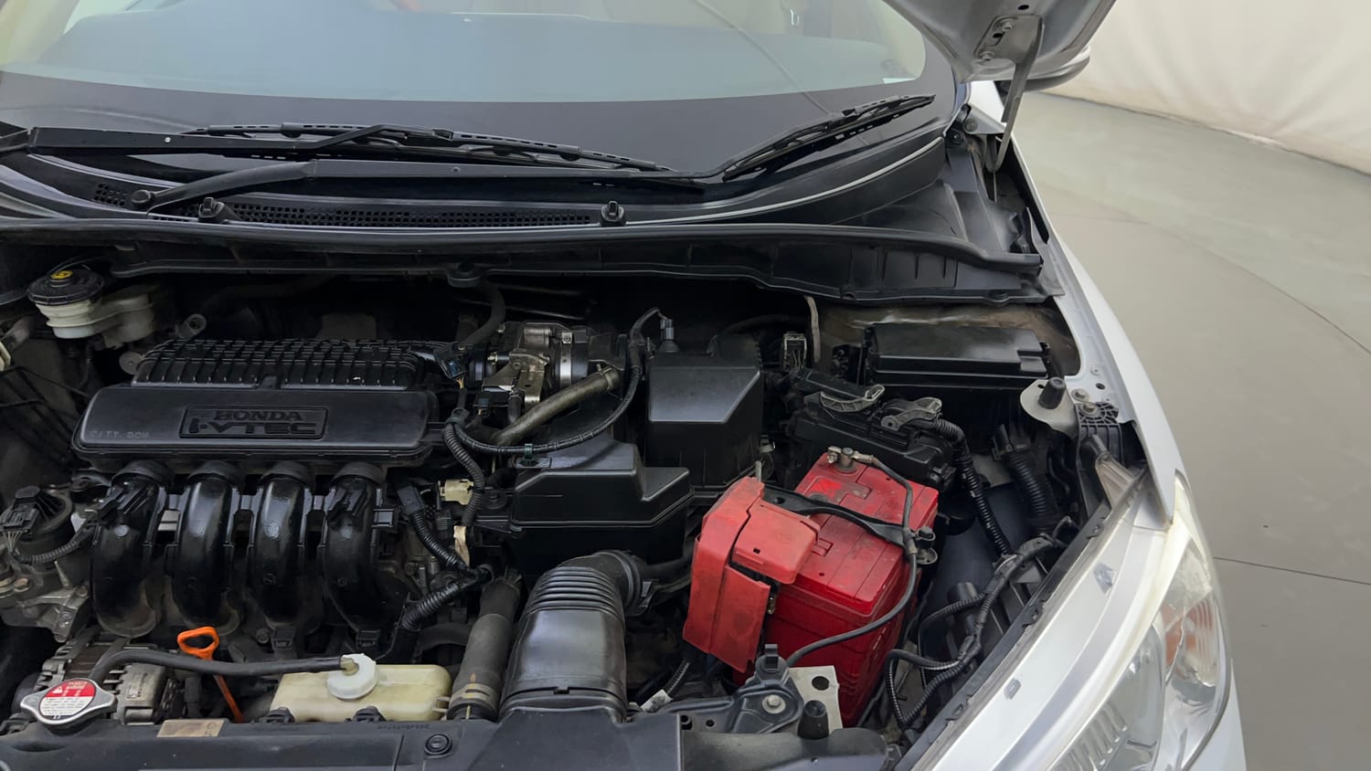 Used 2015 Honda City VX CVT Petrol Automatic engine ENGINE LEFT SIDE HINGE & APRON VIEW
