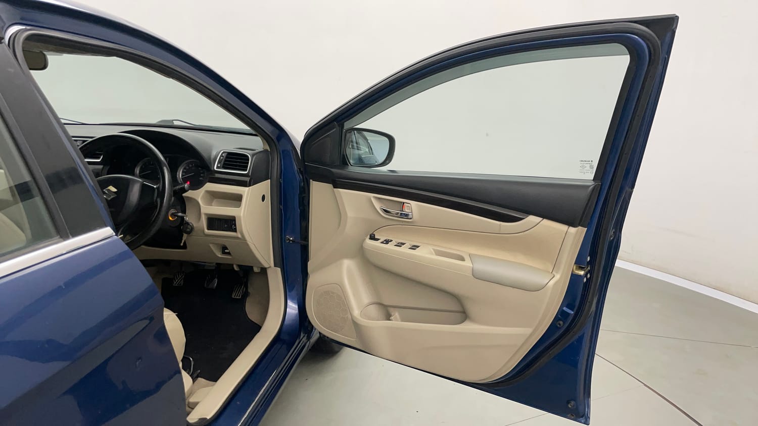 Used 2018 Maruti Suzuki Ciaz Sigma 1.4 MT Petrol Manual interior RIGHT FRONT DOOR OPEN VIEW