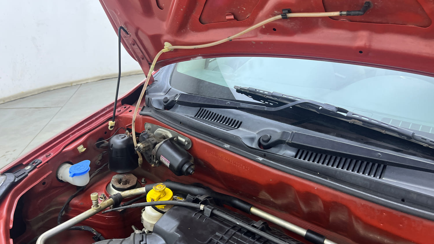 Used 2015 Maruti Suzuki Alto 800 Lxi Petrol Manual engine ENGINE RIGHT SIDE HINGE & APRON VIEW