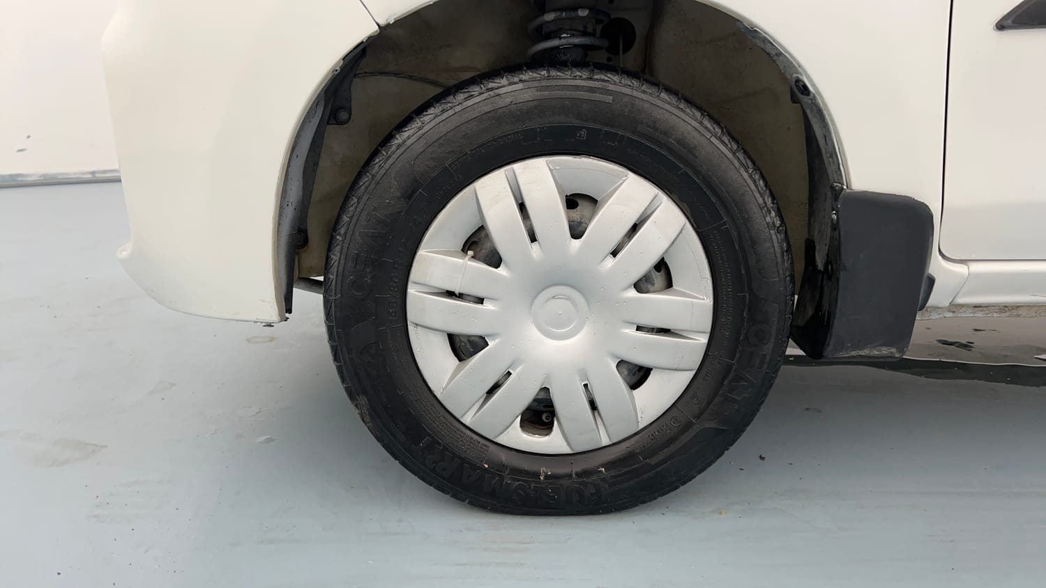 Used 2021 Maruti Suzuki Alto 800 VXi Petrol Manual tyres LEFT FRONT TYRE RIM VIEW
