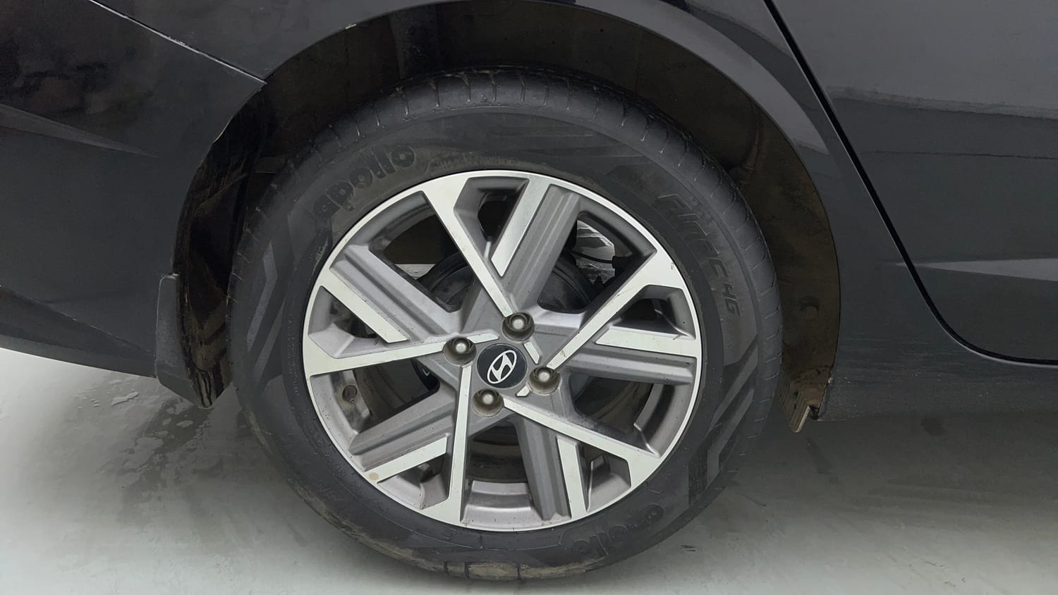 Used 2024 Hyundai Verna SX (O)1.5 Petrol MT Petrol Manual tyres RIGHT REAR TYRE RIM VIEW