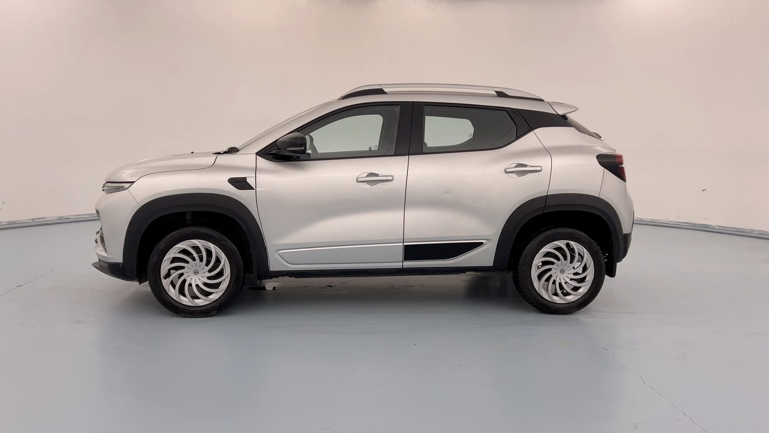 Used 2021 Renault Kiger RXT MT Petrol Manual exterior LEFT SIDE VIEW