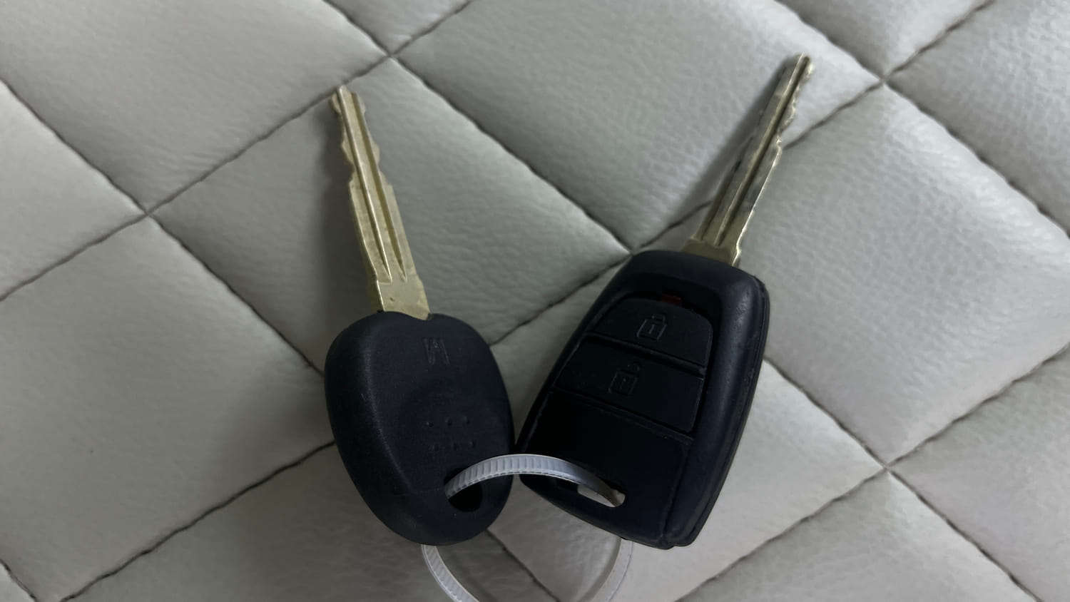 Used 2016 Hyundai Grand i10 Sportz 1.2 Kappa VTVT Petrol Manual extra CAR KEY VIEW