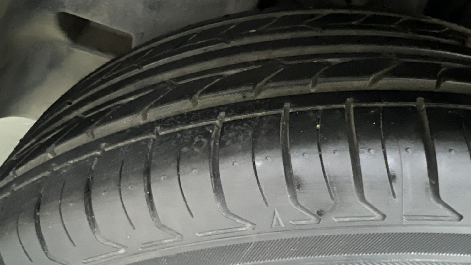 Used 2018 Jeep Compass Limited 1.4 Petrol AT Petrol Automatic tyres RIGHT REAR TYRE TREAD VIEW