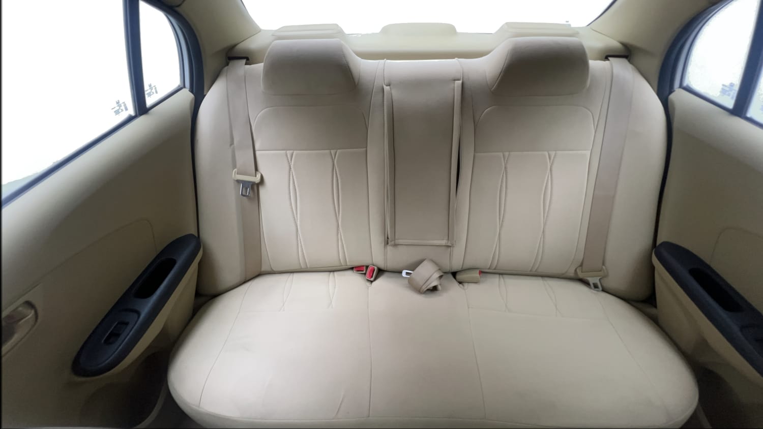 Used 2015 Honda Amaze 1.2 S i-VTEC Petrol Manual interior REAR SEAT CONDITION VIEW