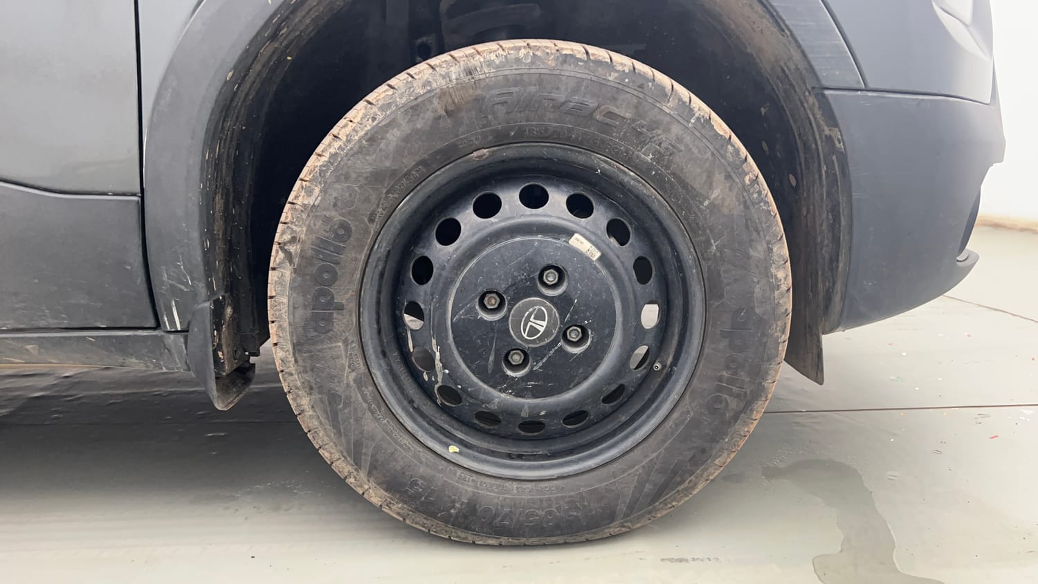 Used 2024 Tata Punch Pure MT Petrol Manual tyres RIGHT FRONT TYRE RIM VIEW