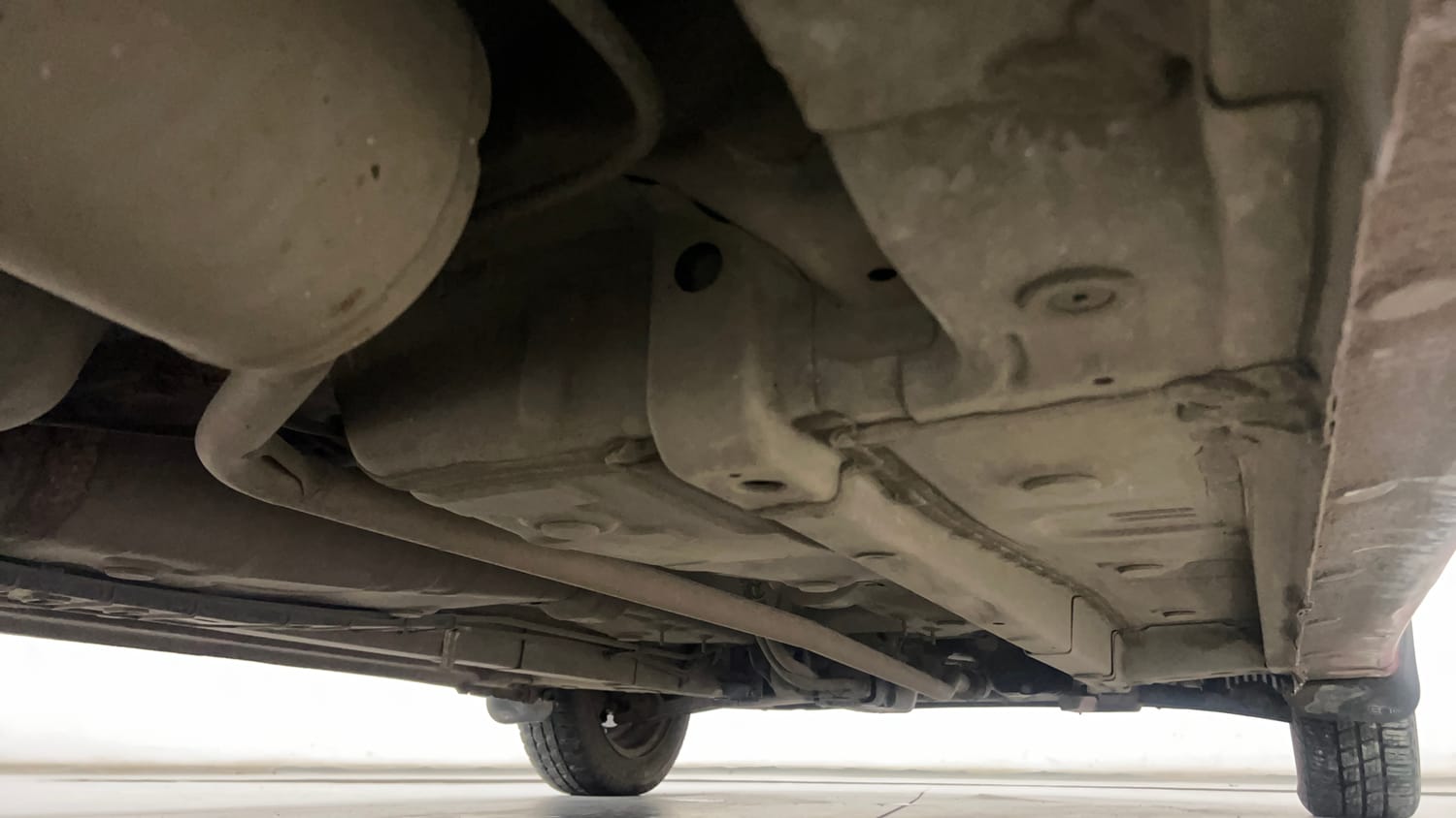 Used 2018 Hyundai Eon Magna + Petrol Manual extra REAR RIGHT UNDERBODY VIEW
