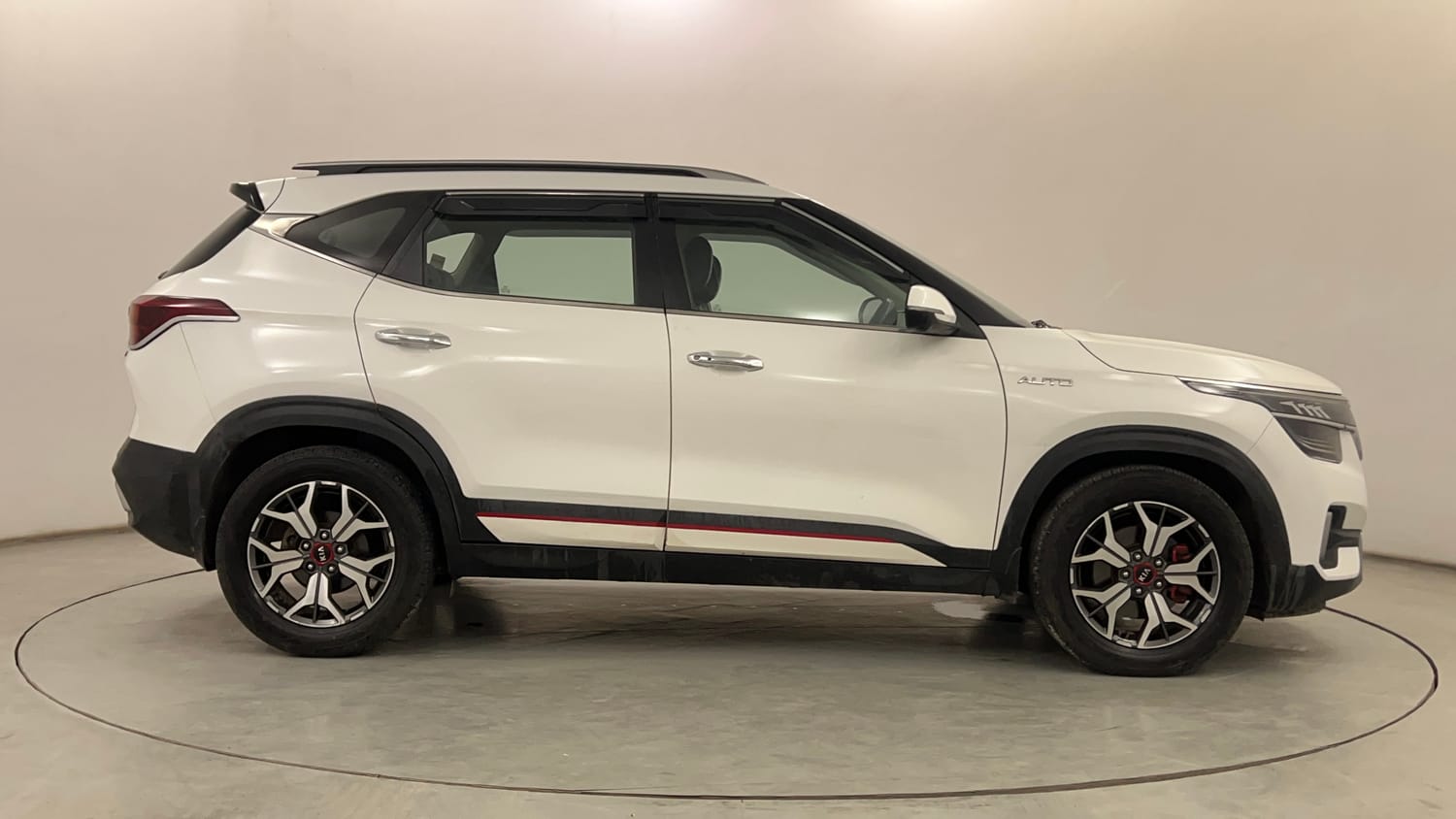 Used 2020 Kia Seltos GTX Plus AT 1.5 Diesel Diesel Automatic exterior RIGHT SIDE VIEW