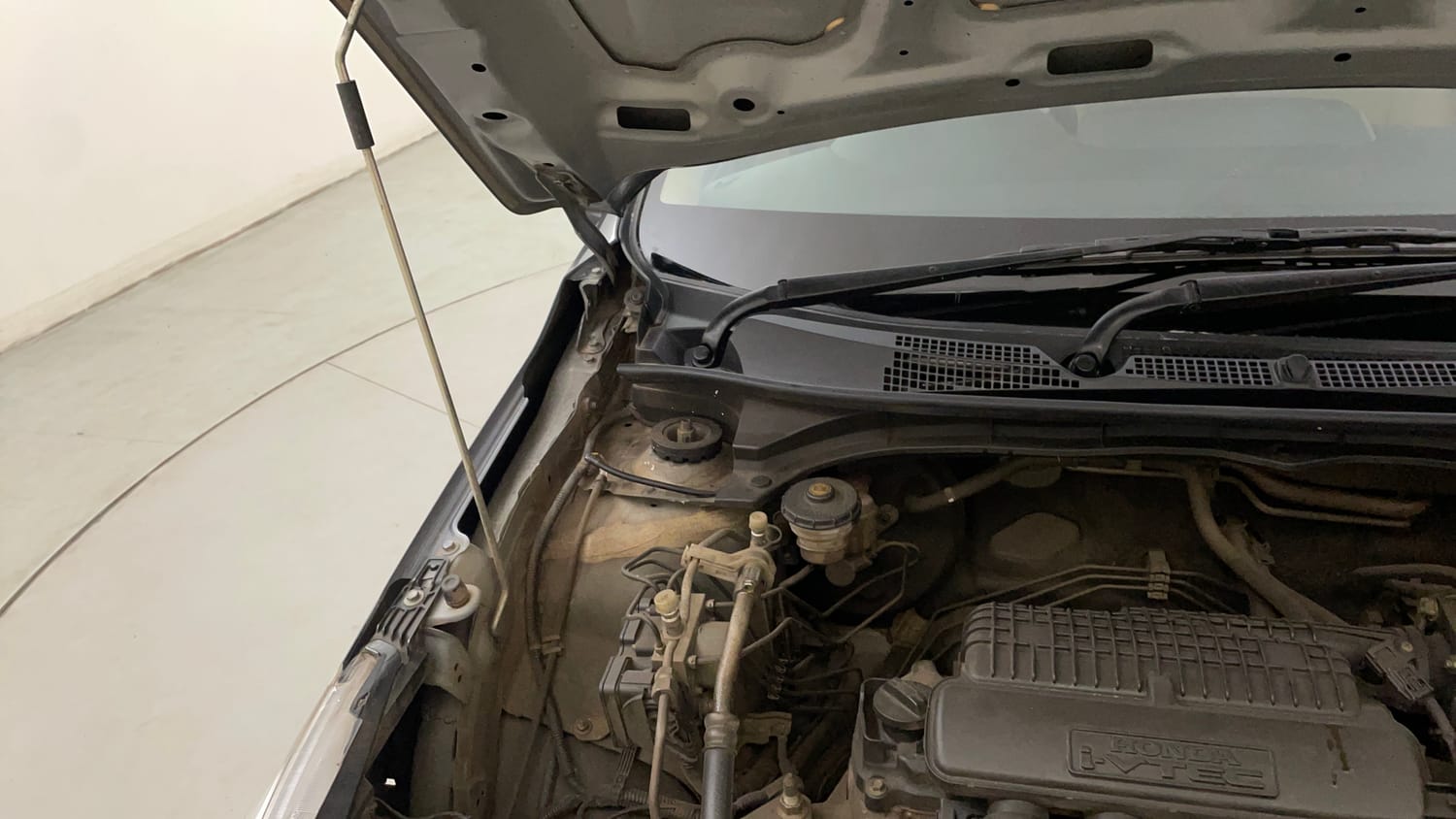 Used 2023 Honda Amaze VX 1.2 Petrol CVT Petrol Automatic engine ENGINE RIGHT SIDE HINGE & APRON VIEW