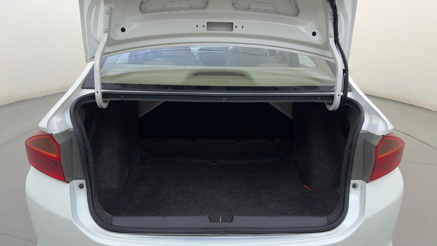 Used 2015 Honda City VX CVT Petrol Automatic interior DICKY INSIDE VIEW