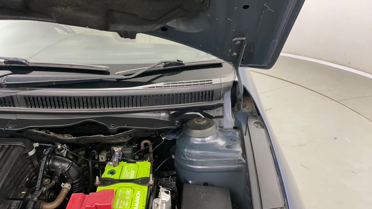 Used 2018 Maruti Suzuki Ciaz Sigma 1.4 MT Petrol Manual engine ENGINE LEFT SIDE HINGE & APRON VIEW