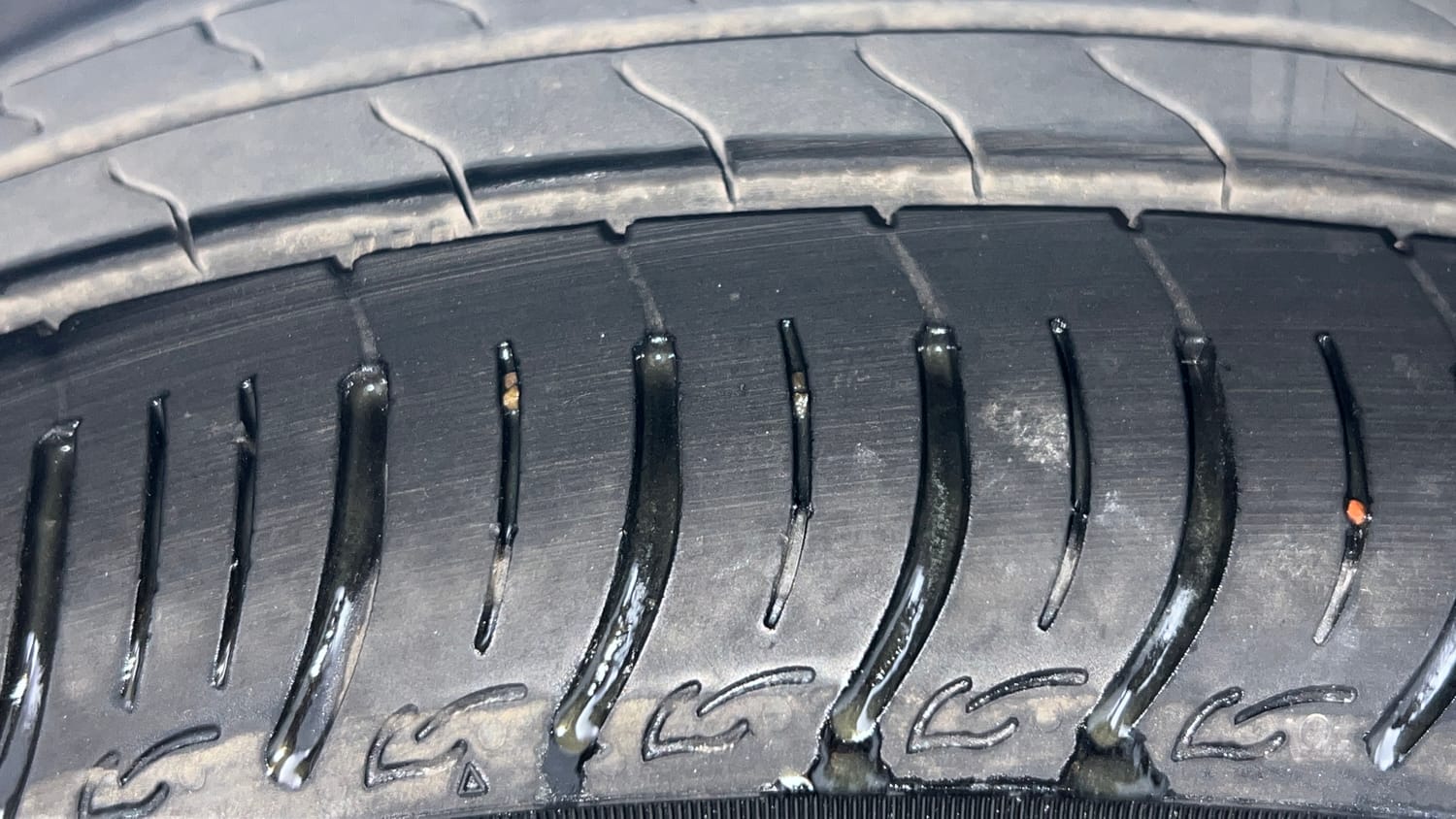 Used 2025 Tata Tiago XT Petrol Manual tyres RIGHT REAR TYRE TREAD VIEW