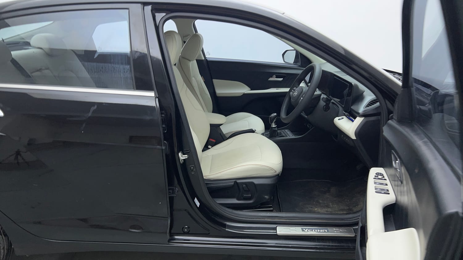 Used 2024 Hyundai Verna SX (O)1.5 Petrol MT Petrol Manual interior RIGHT SIDE FRONT DOOR CABIN VIEW