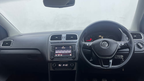 Used 2018 Volkswagen Polo Highline Plus 1.0 (P) 16 Alloy Petrol Manual interior DASHBOARD VIEW