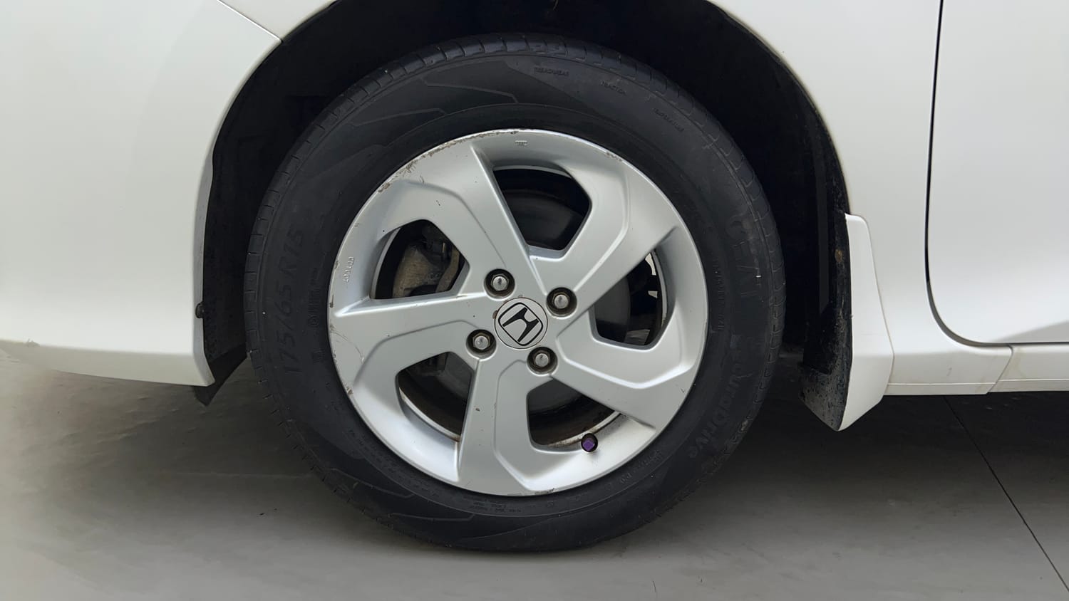 Used 2015 Honda City VX CVT Petrol Automatic tyres LEFT FRONT TYRE RIM VIEW