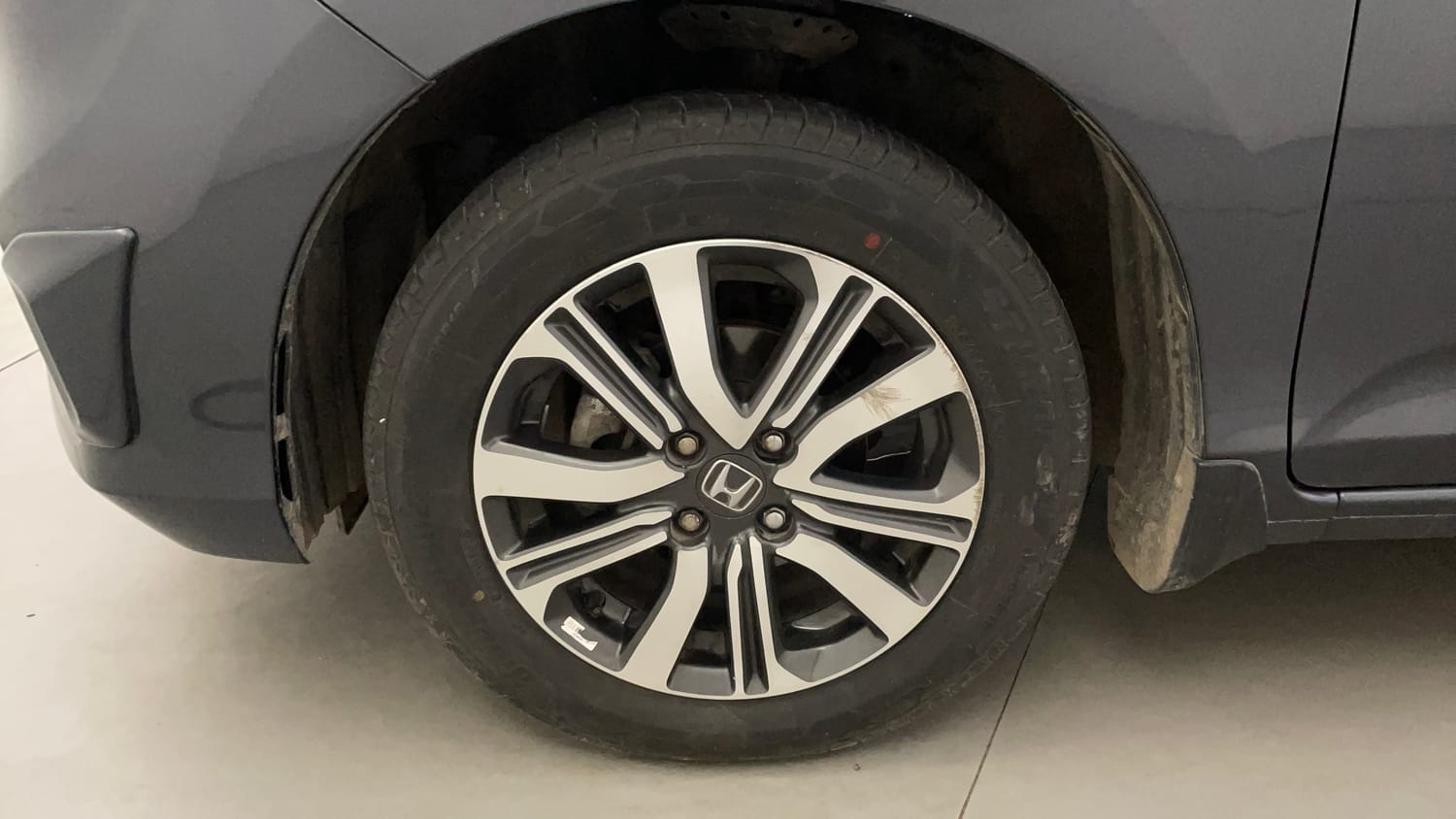 Used 2023 Honda Amaze VX 1.2 Petrol CVT Petrol Automatic tyres LEFT FRONT TYRE RIM VIEW