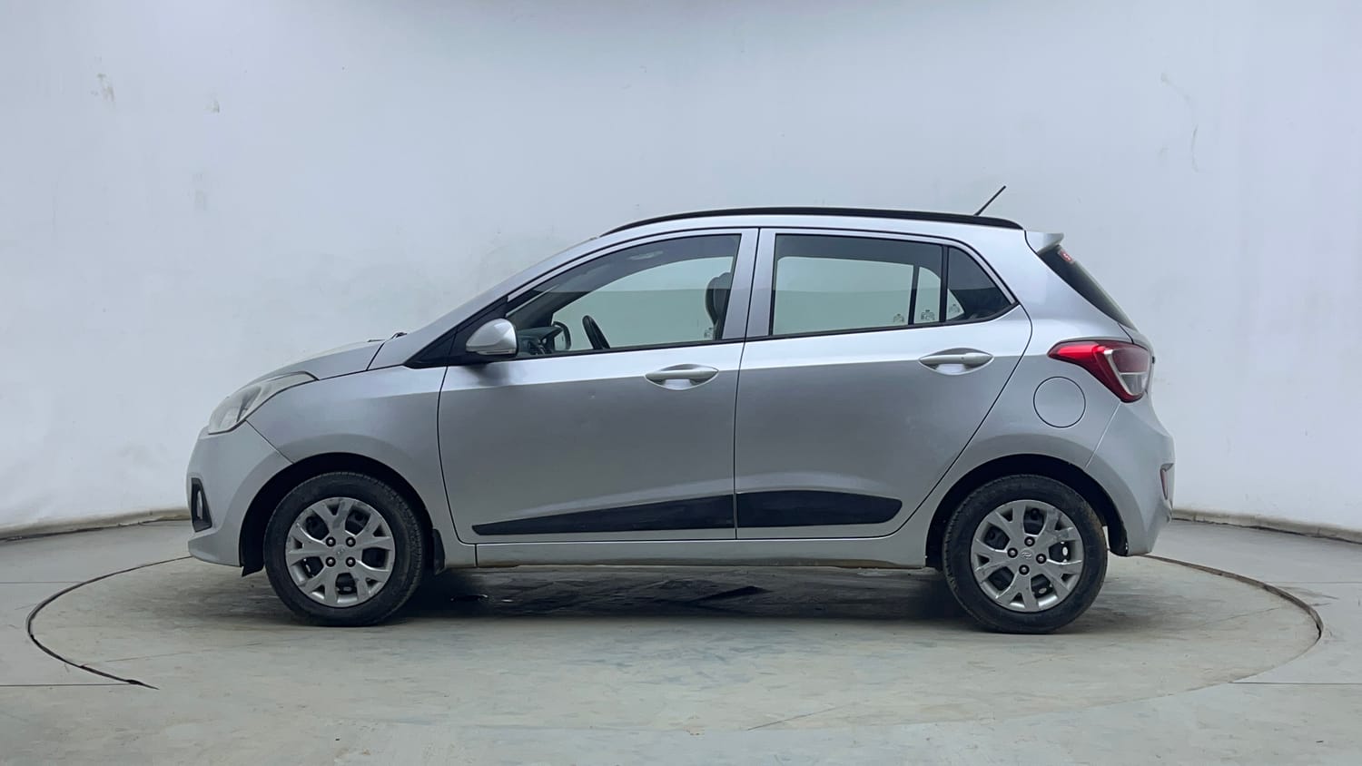 Used 2016 Hyundai Grand i10 Sportz 1.2 Kappa VTVT Petrol Manual exterior LEFT SIDE VIEW