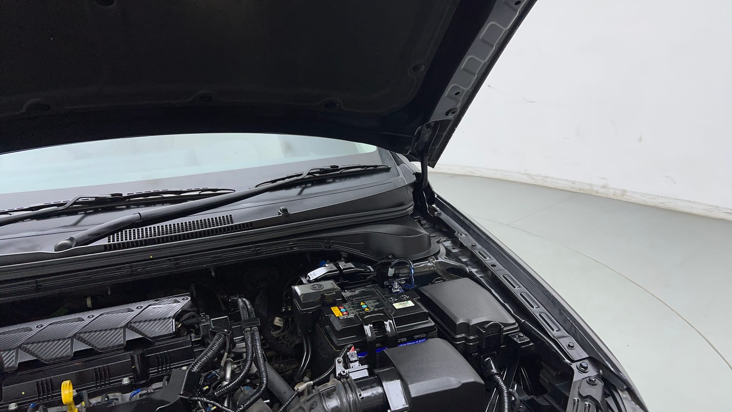 Used 2024 Hyundai Verna SX (O)1.5 Petrol MT Petrol Manual engine ENGINE LEFT SIDE HINGE & APRON VIEW