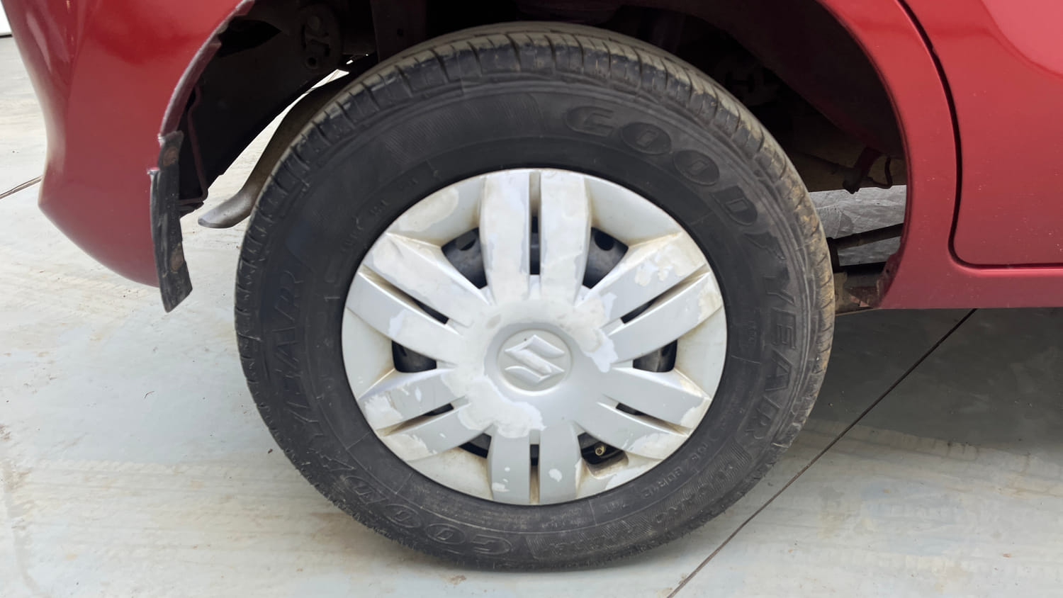 Used 2015 Maruti Suzuki Alto 800 Lxi Petrol Manual tyres RIGHT REAR TYRE RIM VIEW