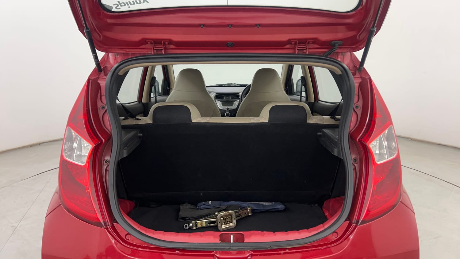 Used 2018 Hyundai Eon Magna + Petrol Manual interior DICKY INSIDE VIEW