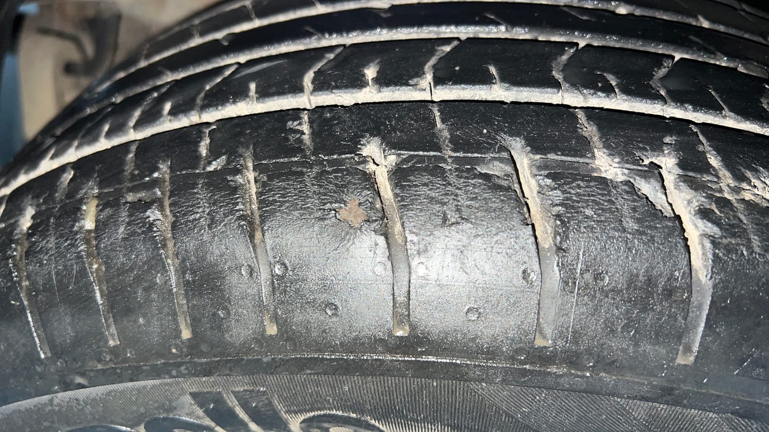 Used 2024 Hyundai Verna SX (O)1.5 Petrol MT Petrol Manual tyres RIGHT REAR TYRE TREAD VIEW