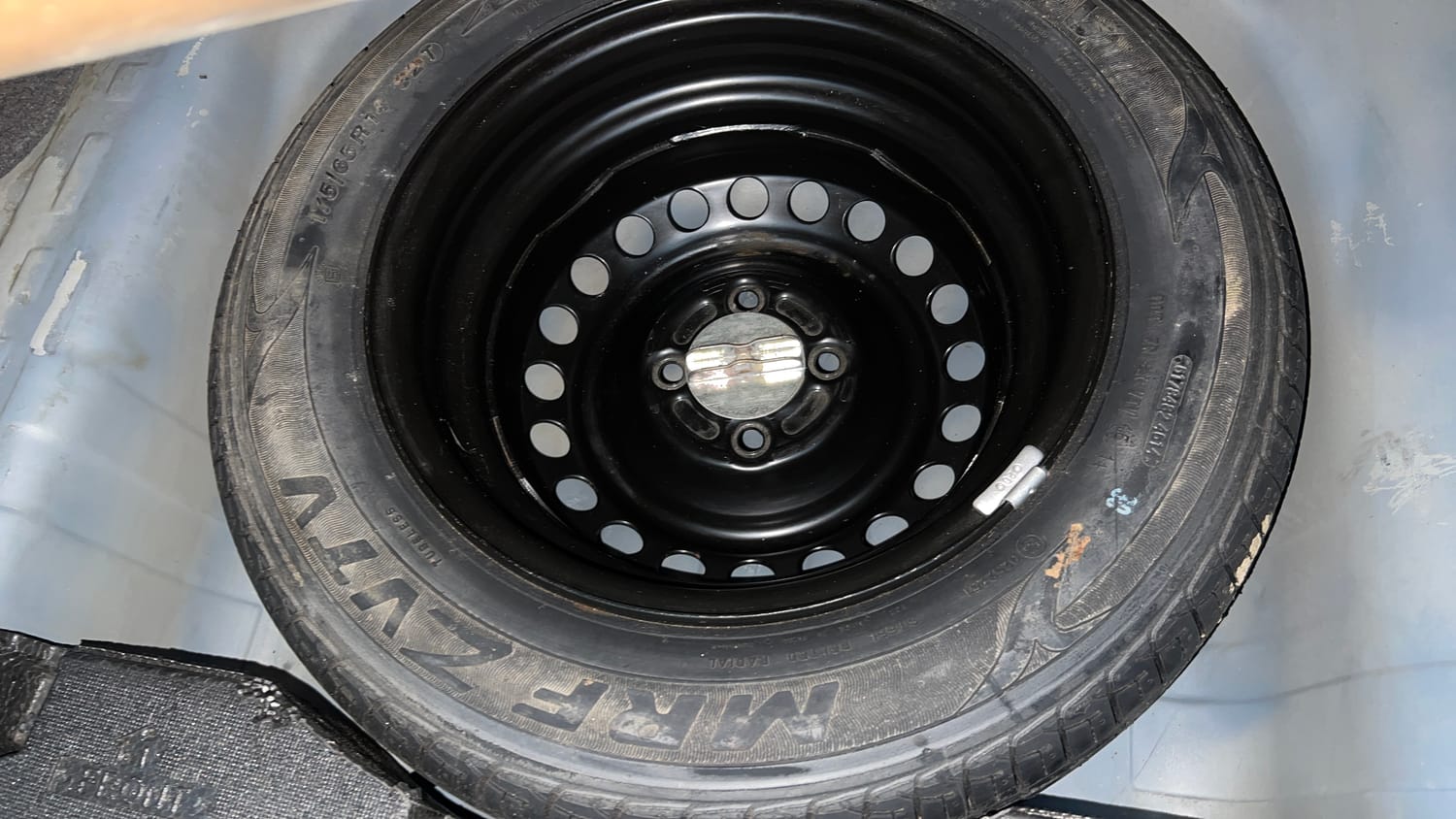 Used 2015 Honda Amaze 1.2 S i-VTEC Petrol Manual tyres SPARE TYRE VIEW