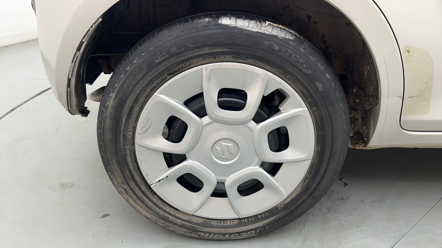 Used 2017 Maruti Suzuki Ignis Delta 1.2 MT Petrol Manual tyres RIGHT REAR TYRE RIM VIEW
