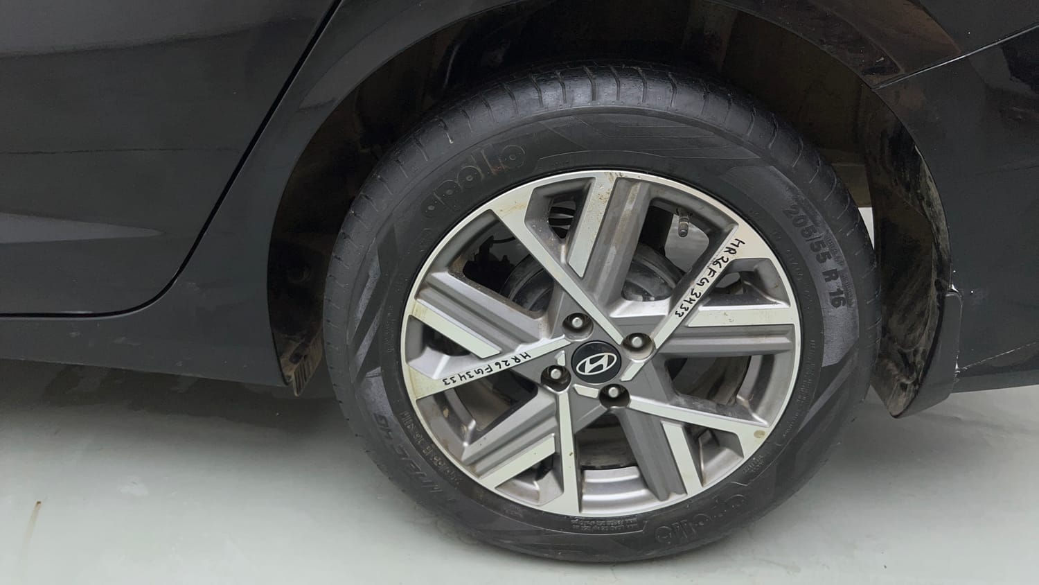 Used 2024 Hyundai Verna SX (O)1.5 Petrol MT Petrol Manual tyres LEFT REAR TYRE RIM VIEW