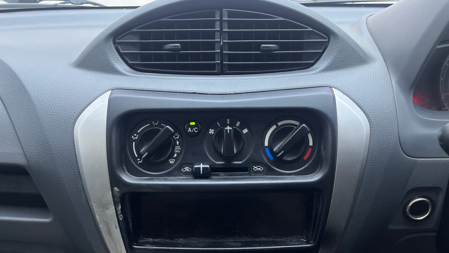 Used 2015 Maruti Suzuki Alto 800 Lxi Petrol Manual interior MUSIC SYSTEM & AC CONTROL VIEW
