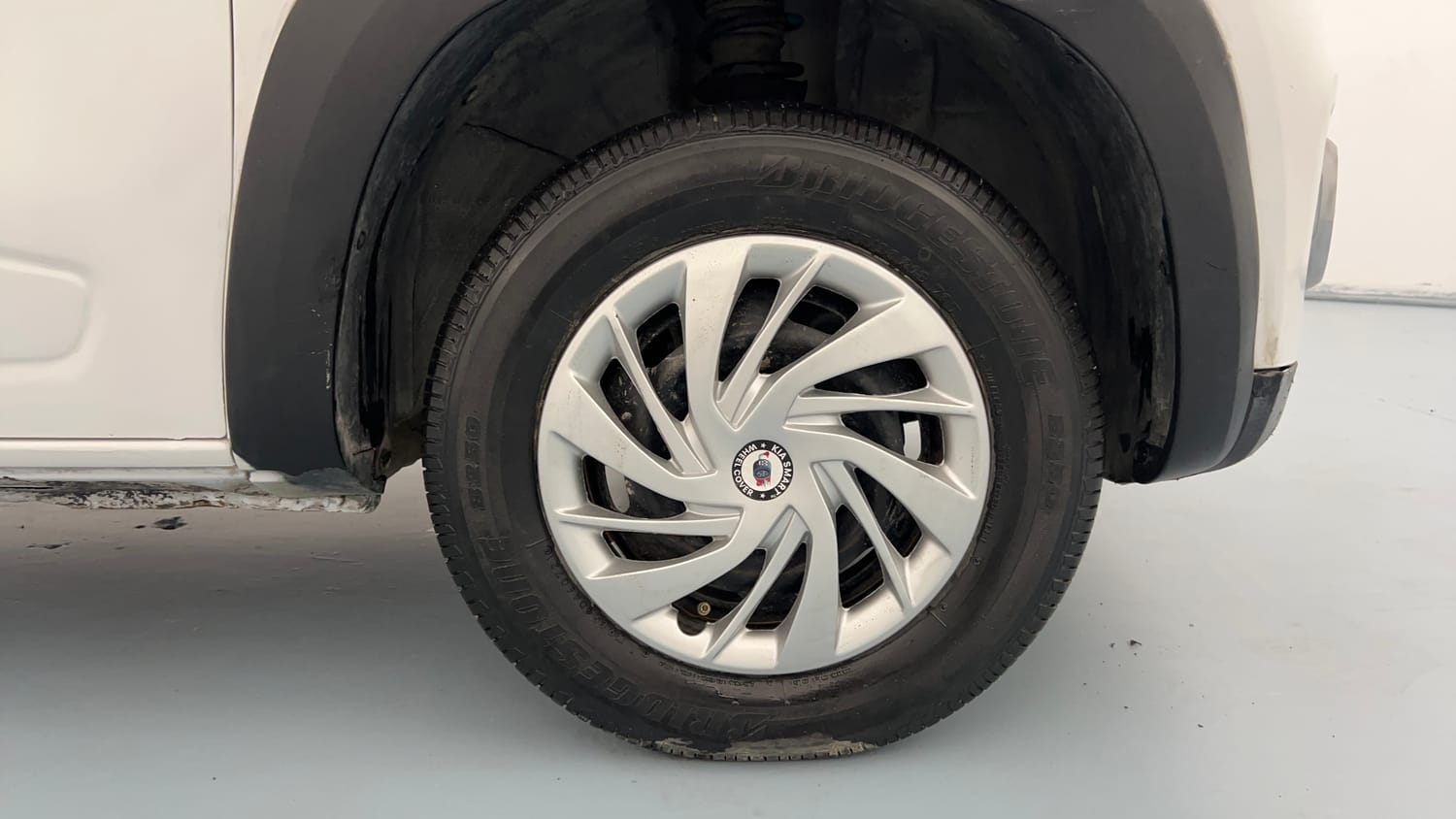 Used 2017 Renault Kwid 1.0 RXT Petrol Manual tyres RIGHT FRONT TYRE RIM VIEW