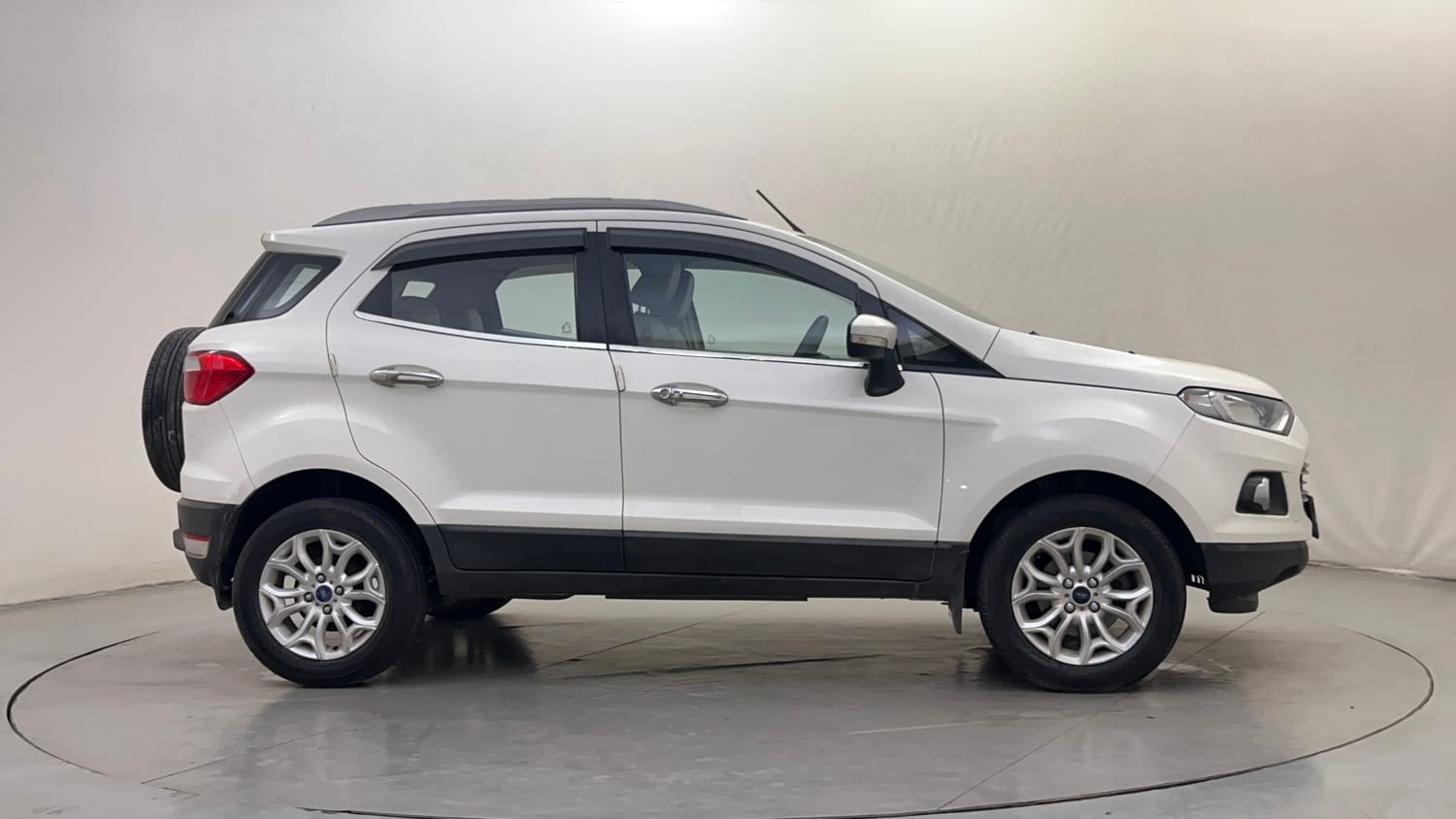 Used 2015 Ford EcoSport Titanium 1.5 TDCi Diesel Manual exterior RIGHT SIDE VIEW
