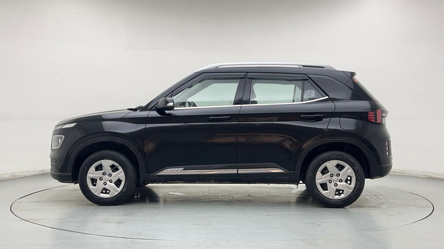 Used 2022 Hyundai Venue SX 1.2 Petrol Petrol Manual exterior LEFT SIDE VIEW