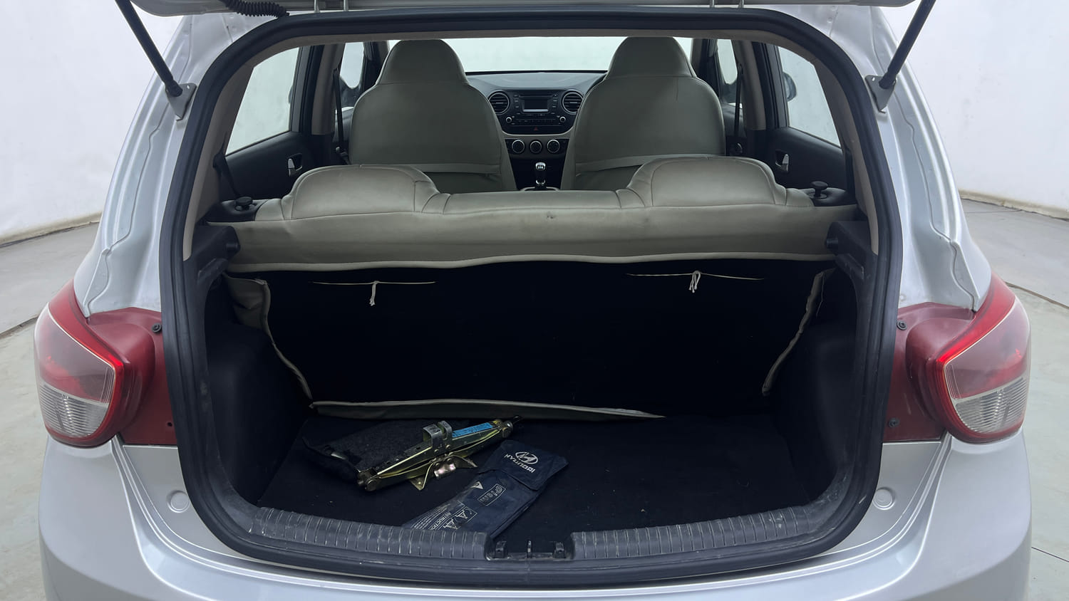 Used 2016 Hyundai Grand i10 Sportz 1.2 Kappa VTVT Petrol Manual interior DICKY INSIDE VIEW