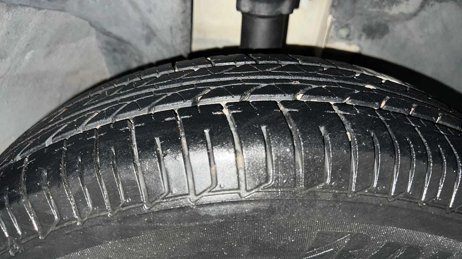 Used 2017 Renault Kwid 1.0 RXT Petrol Manual tyres RIGHT FRONT TYRE TREAD VIEW