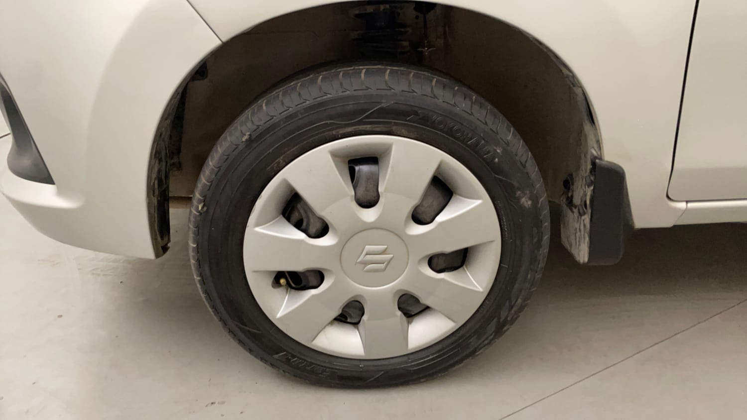 Used 2016 Maruti Suzuki Alto K10 VXi AMT Petrol Automatic tyres LEFT FRONT TYRE RIM VIEW