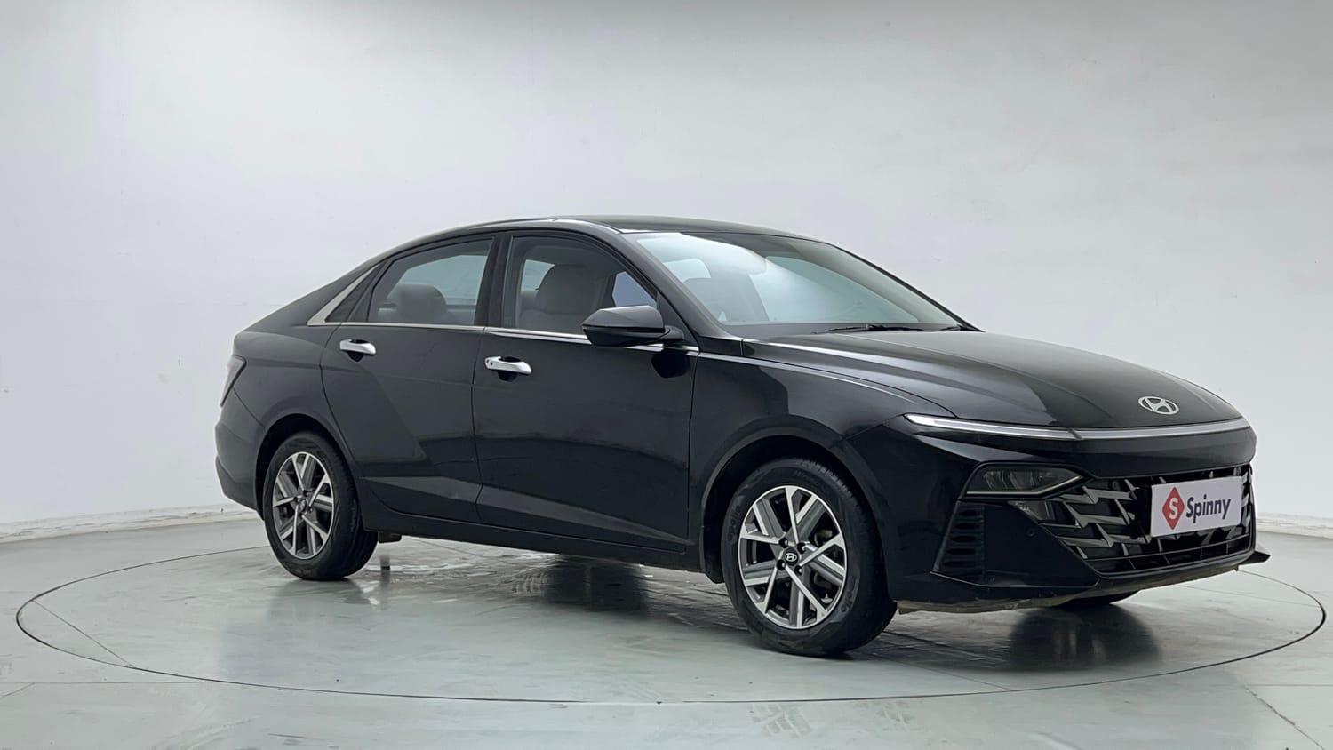 Used 2024 Hyundai Verna SX (O)1.5 Petrol MT Petrol Manual exterior RIGHT FRONT CORNER VIEW