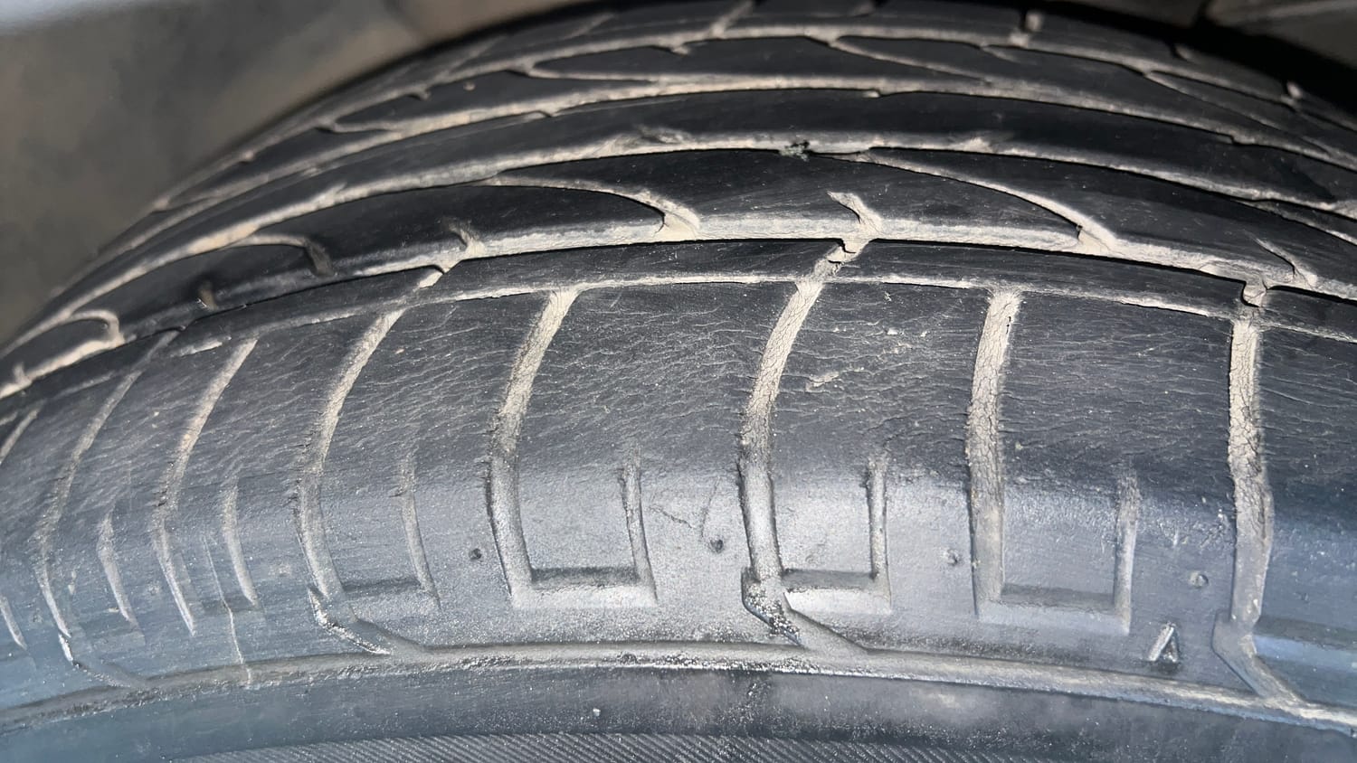 Used 2017 Hyundai Creta SX Plus 1.6 AT Petrol Petrol Automatic tyres LEFT FRONT TYRE TREAD VIEW