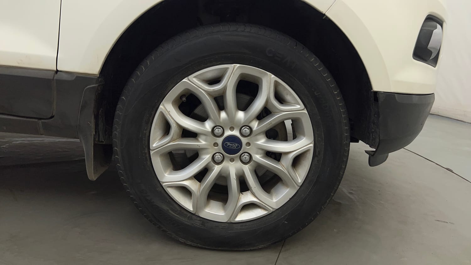 Used 2015 Ford EcoSport Titanium 1.5 TDCi Diesel Manual tyres RIGHT FRONT TYRE RIM VIEW