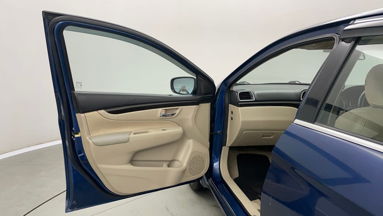 Used 2018 Maruti Suzuki Ciaz Sigma 1.4 MT Petrol Manual interior LEFT FRONT DOOR OPEN VIEW