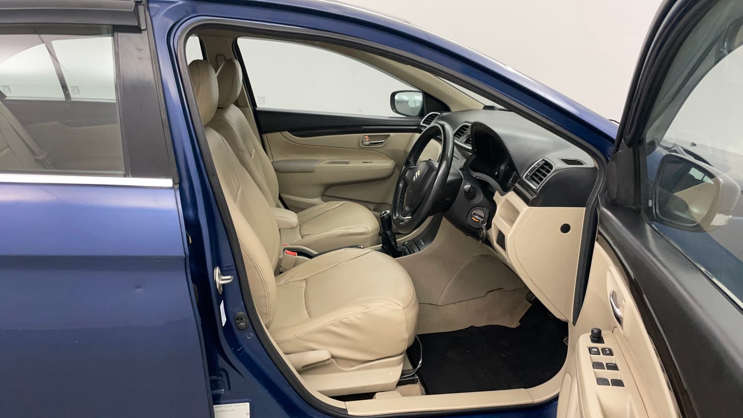 Used 2018 Maruti Suzuki Ciaz Sigma 1.4 MT Petrol Manual interior RIGHT SIDE FRONT DOOR CABIN VIEW