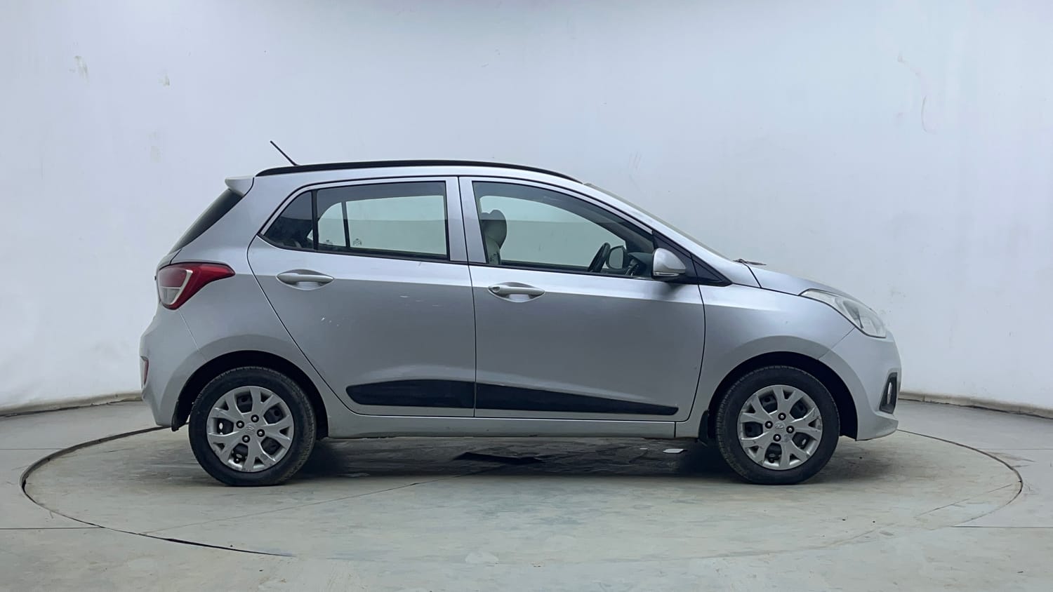 Used 2016 Hyundai Grand i10 Sportz 1.2 Kappa VTVT Petrol Manual exterior RIGHT SIDE VIEW