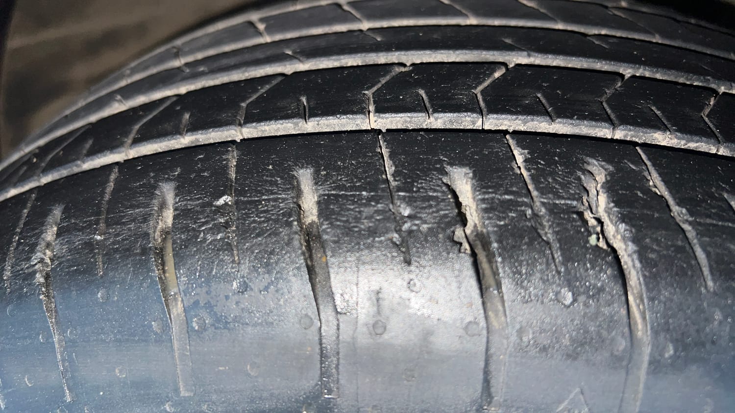 Used 2024 Hyundai Verna SX (O)1.5 Petrol MT Petrol Manual tyres RIGHT FRONT TYRE TREAD VIEW