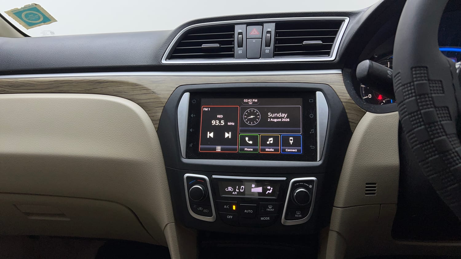 Used 2022 Maruti Suzuki Ciaz Zeta 1.5 Petrol Manual top_features Integrated (in-dash) music system