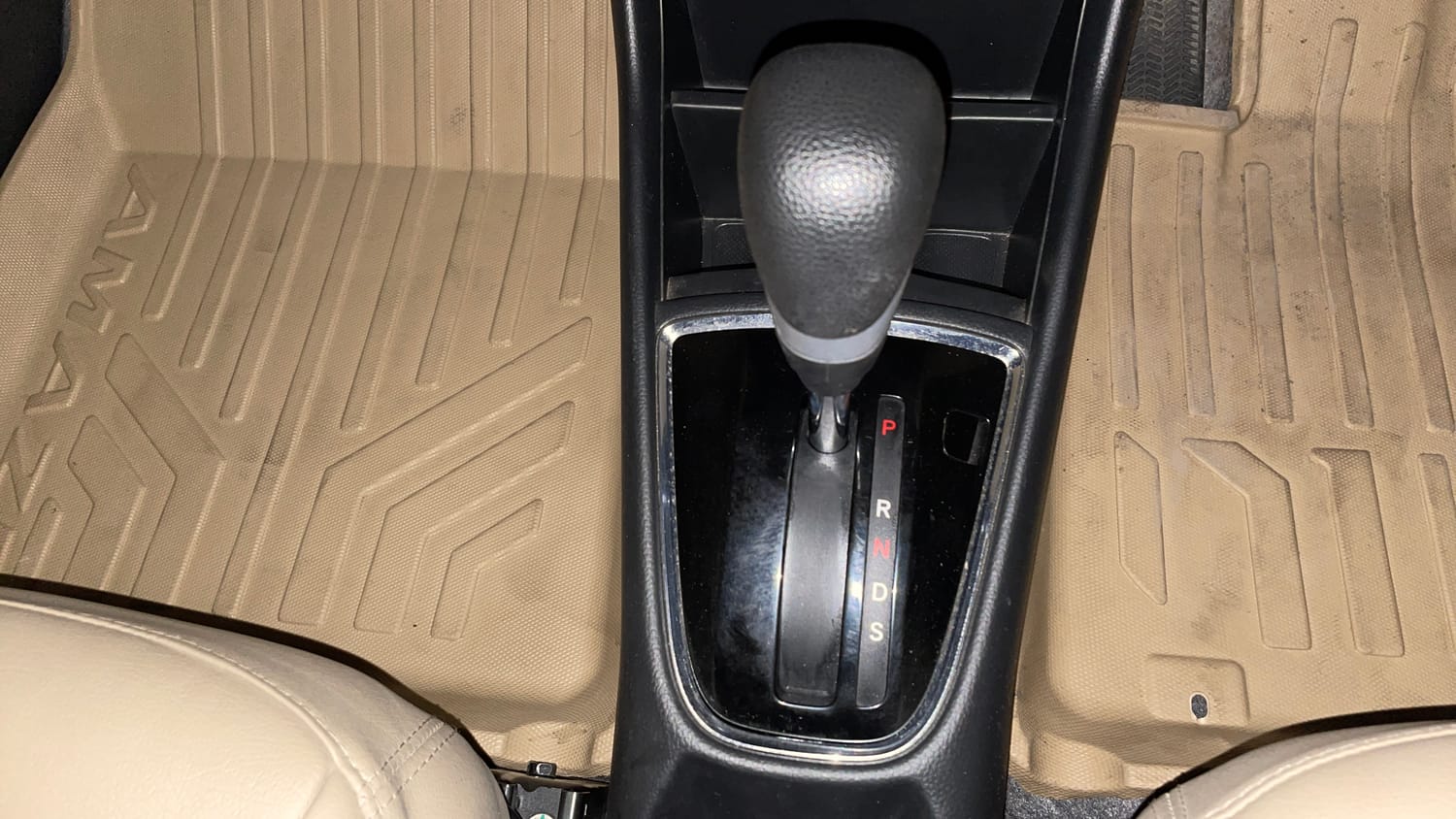 Used 2023 Honda Amaze VX 1.2 Petrol CVT Petrol Automatic interior GEAR  KNOB VIEW