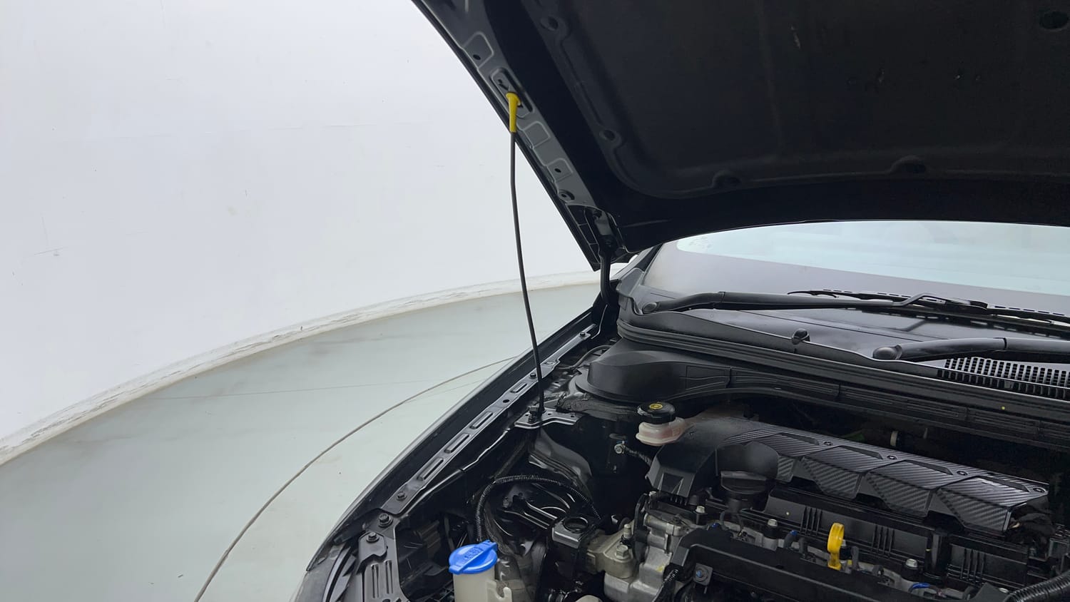 Used 2024 Hyundai Verna SX (O)1.5 Petrol MT Petrol Manual engine ENGINE RIGHT SIDE HINGE & APRON VIEW